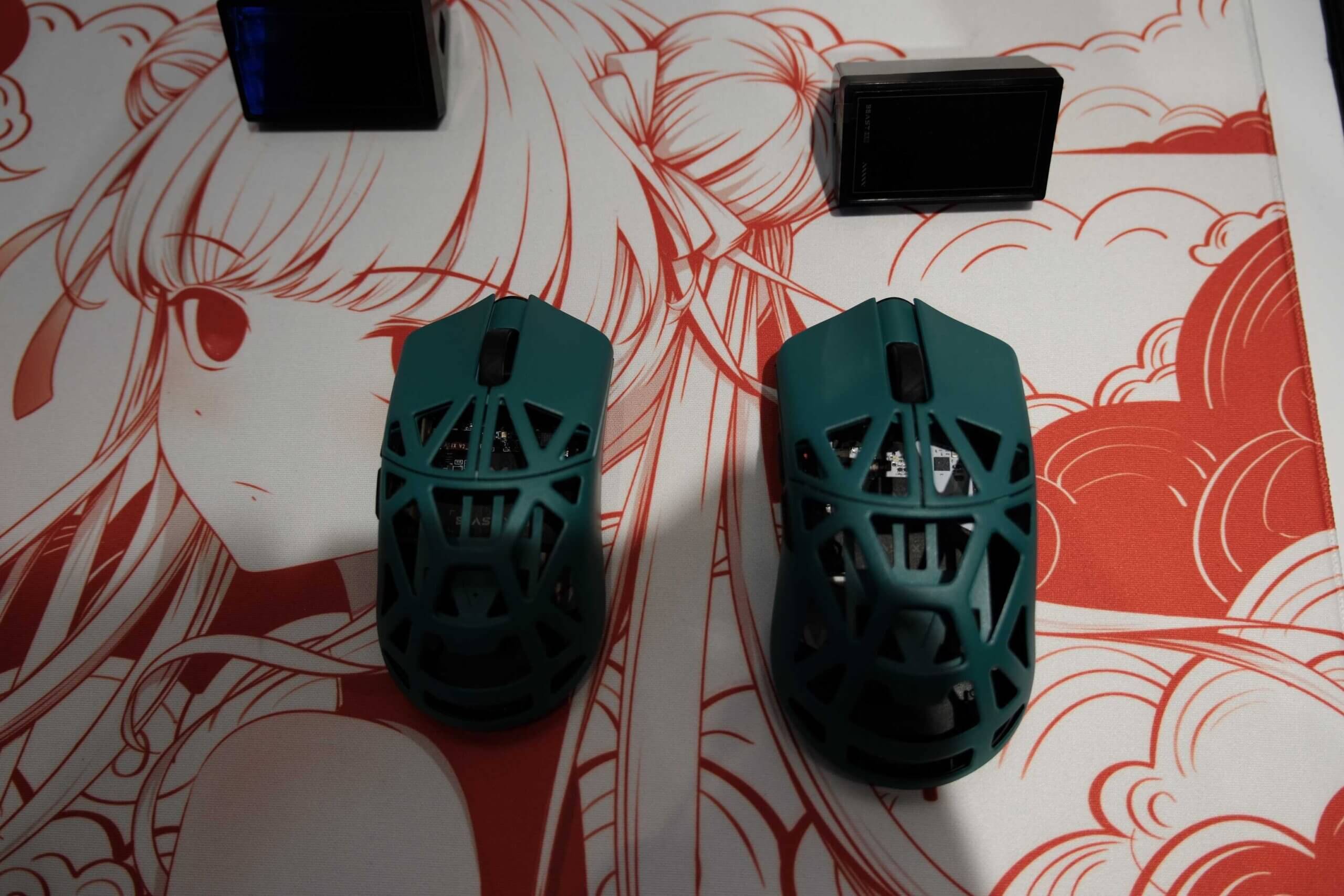 Beast X V2のMINIとMIDを並べたところ